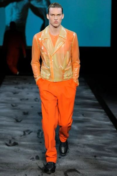 Look 24
